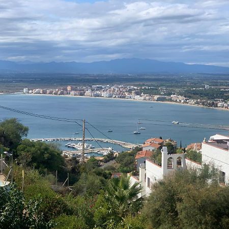 La Baie De Rose Apartment Roses Bagian luar foto