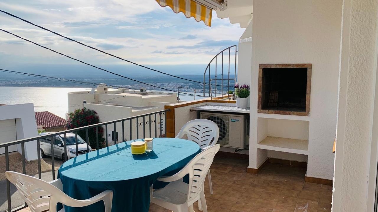 La Baie De Rose Apartment Roses Bagian luar foto