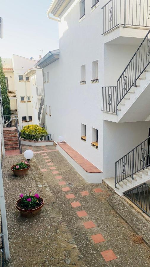 La Baie De Rose Apartment Roses Bagian luar foto