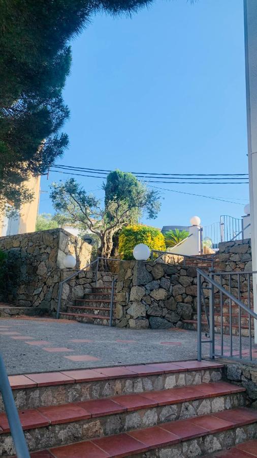 La Baie De Rose Apartment Roses Bagian luar foto